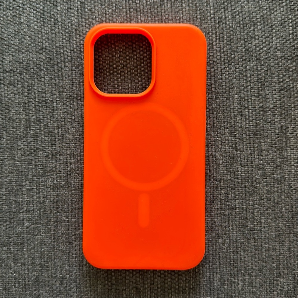 Neon Orange Silicone MagSafe iPhone 13 Pro Phone Case - Excellent Condition